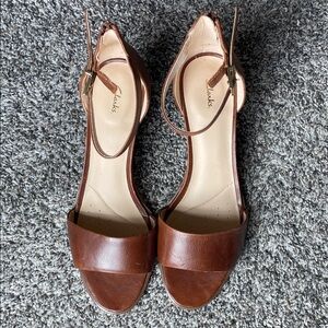 Clarks Women's Tan Leather Sandals